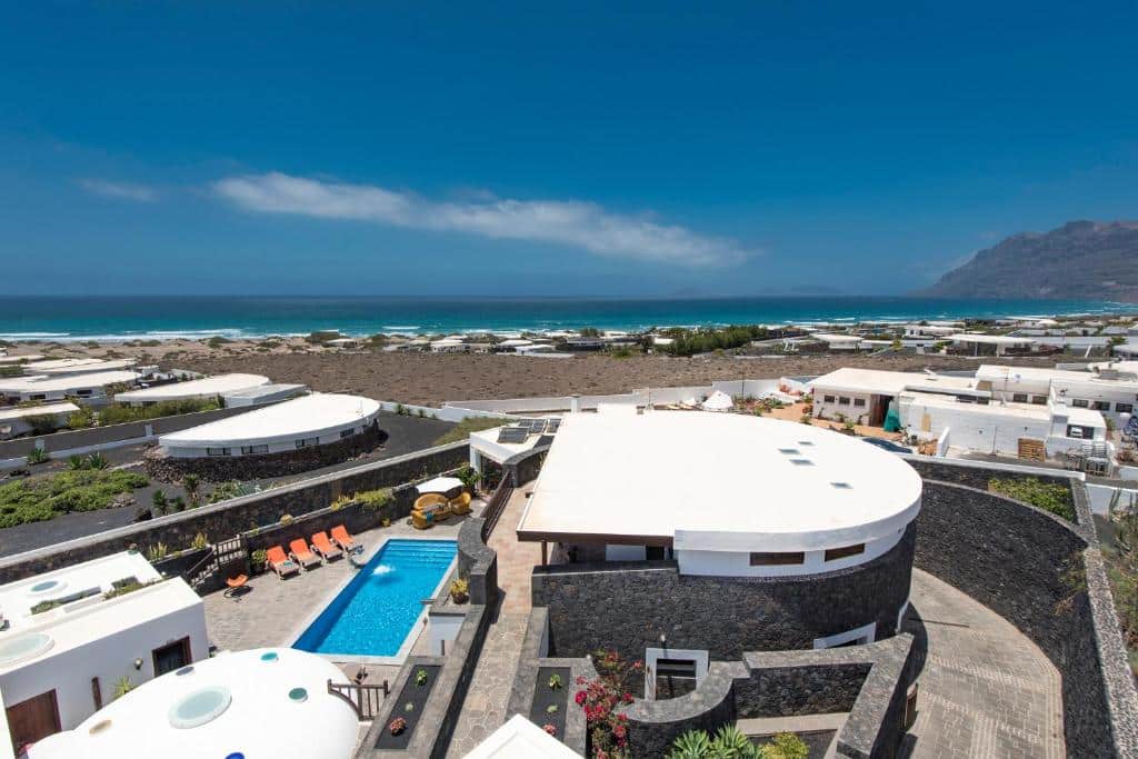 Mejor zona donde alojarse en Lanzarote para surfear - Caleta de Famara