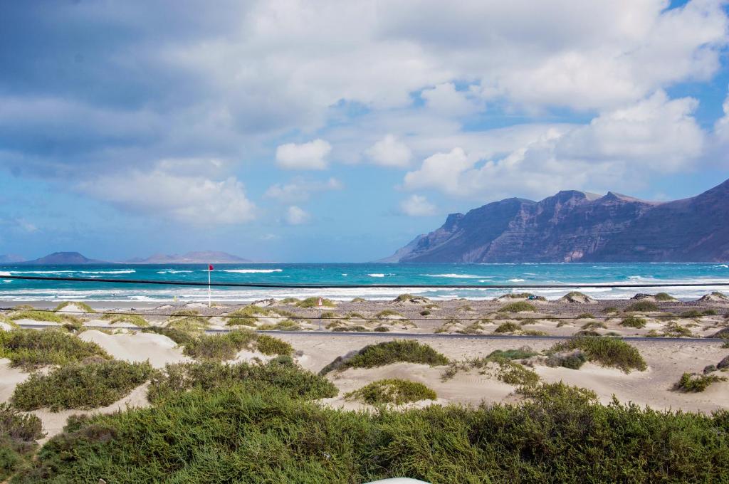 Best area to stay in Lanzarote for surfers - Cala Famara