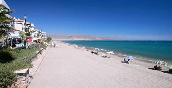 Mejores zonas donde dormir en Roquetas de Mar - Urbanización Playa Serena