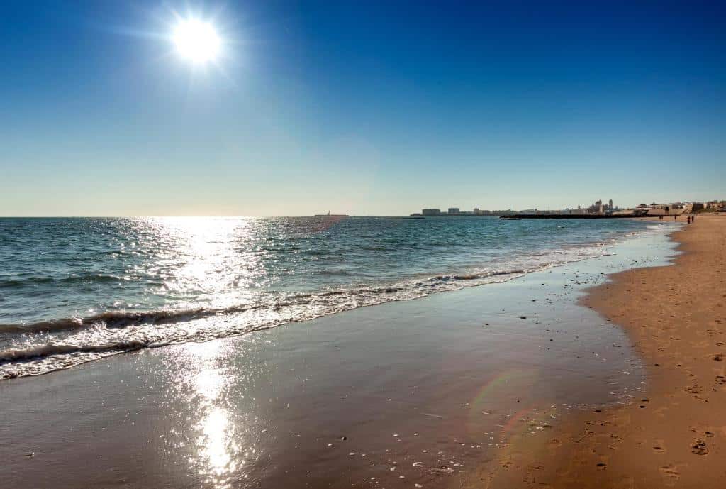 Mejor zona de playa donde dormir en Cádiz capital - Playa de la Victoria