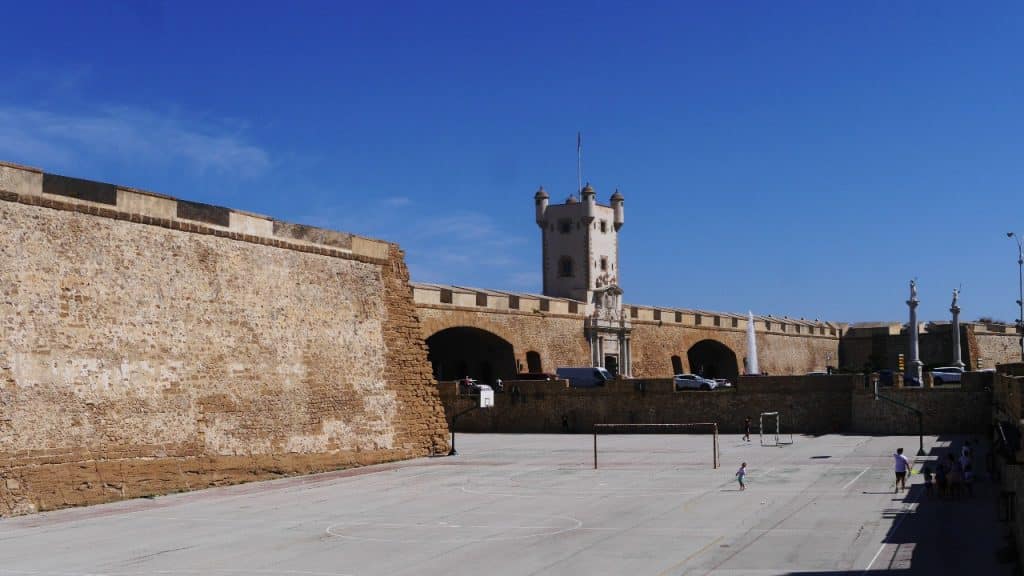 Mejores barrios donde buscar alojamiento en Cádiz capital - Santa María